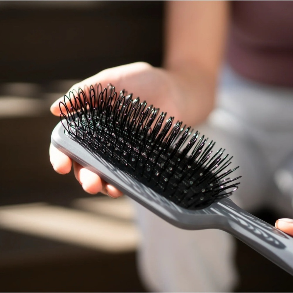 Gray Detangling Brush Heiritage by Mindy Mckight